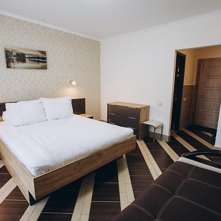 Hotel Adrenalin Nagy-Mencsely Kültér fotó