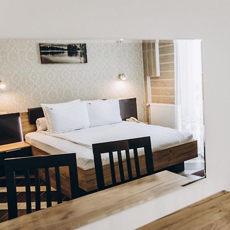 Hotel Adrenalin Nagy-Mencsely Kültér fotó