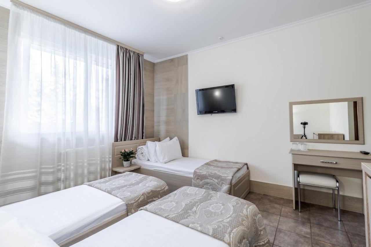 Hotel Adrenalin Nagy-Mencsely Kültér fotó