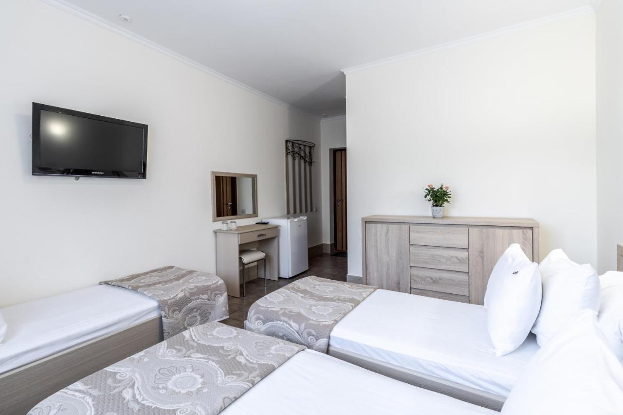 Hotel Adrenalin Nagy-Mencsely Kültér fotó