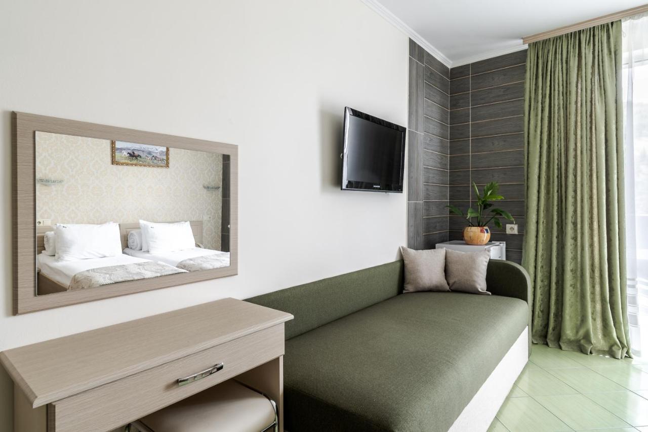 Hotel Adrenalin Nagy-Mencsely Kültér fotó