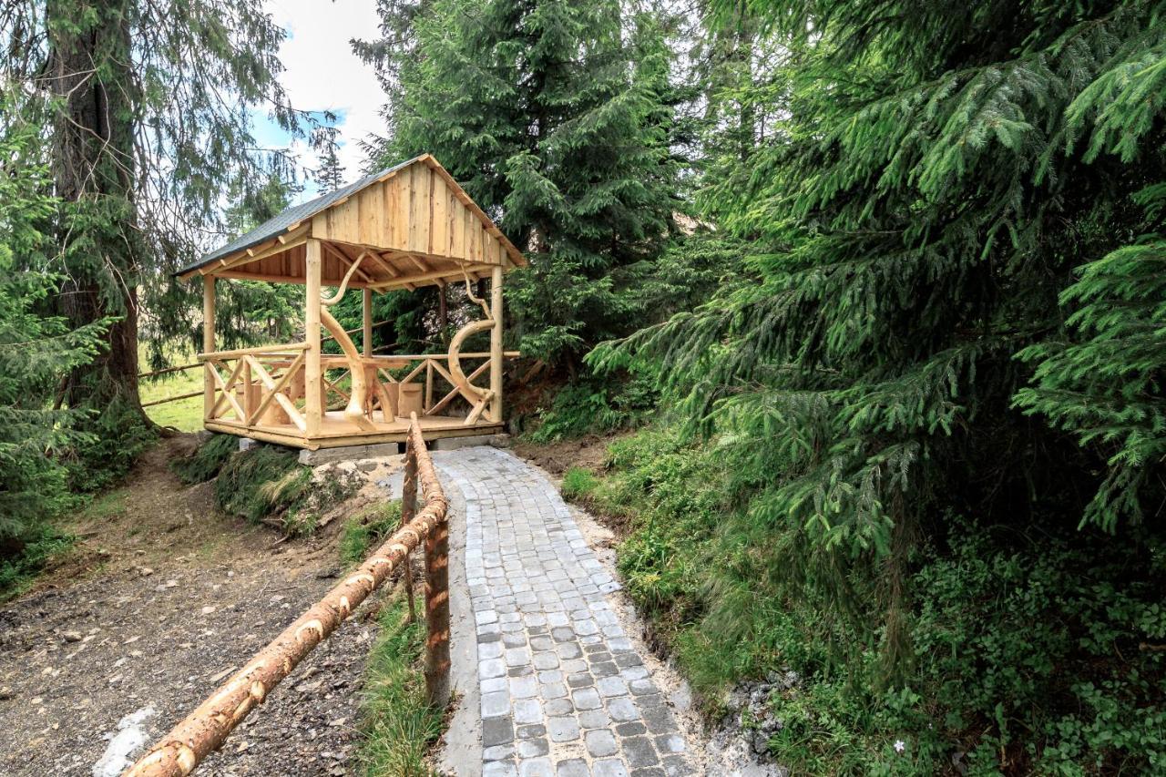 Hotel Adrenalin Nagy-Mencsely Kültér fotó