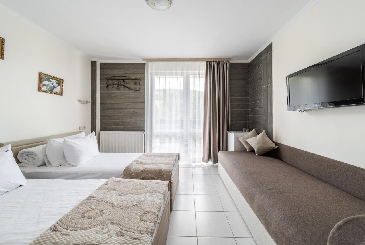 Hotel Adrenalin Nagy-Mencsely Kültér fotó
